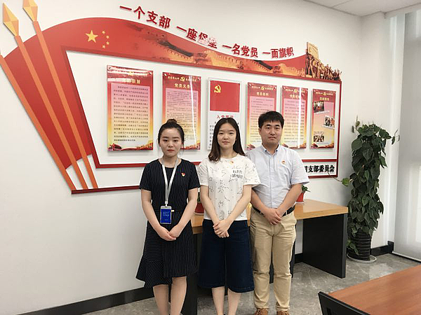 示範崗黨(dang) 員合影6.14.png