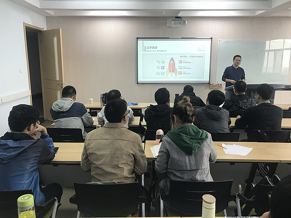 雲(yun) 禾農(nong) 科負責人講解農(nong) 業(ye) 雲(yun) 及農(nong) 業(ye) 物聯網項目案例.jpg