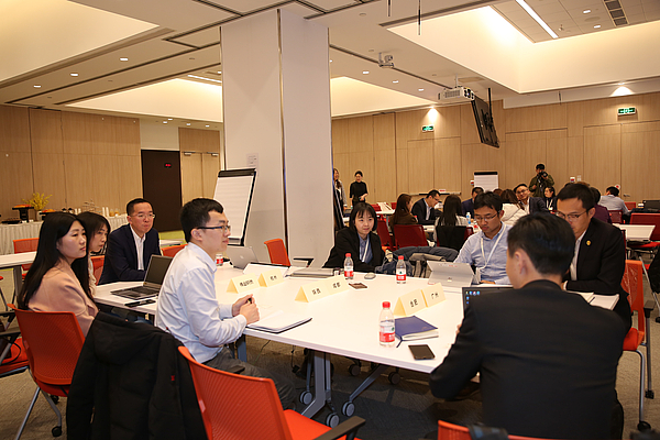 圓桌會(hui) 議.jpg 圓桌會(hui) 議.jpg